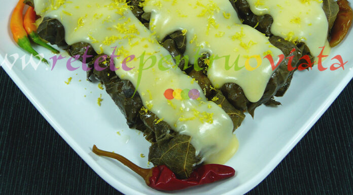 Sarmale in Foi de Vita cu Sos de Ou si Lamaie (Avgolemono) Sarmale in Foi de Vita cu Sos de Ou si Lamaie (Avgolemono)