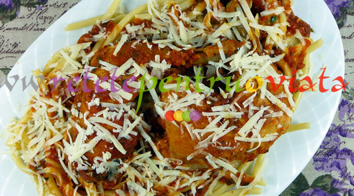 Paste cu Pui si Sos de Rosii Paste cu Pui si Sos de Rosii