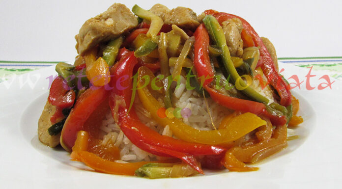 Pui Dulce Acrisor – Reteta Chinezeasca Pui Dulce Acrisor cu Legume si Orez - Reteta Chinezeasca