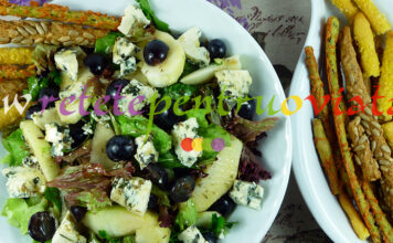 Salata Verde cu Struguri, Mere si Branza cu Mucegai Salata Verde cu Struguri, Mere si Branza cu Mucegai