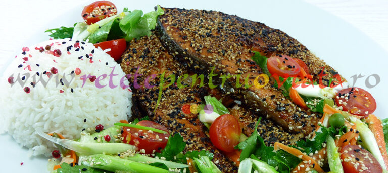 Somon cu Crusta de Susan, Salata si Orez