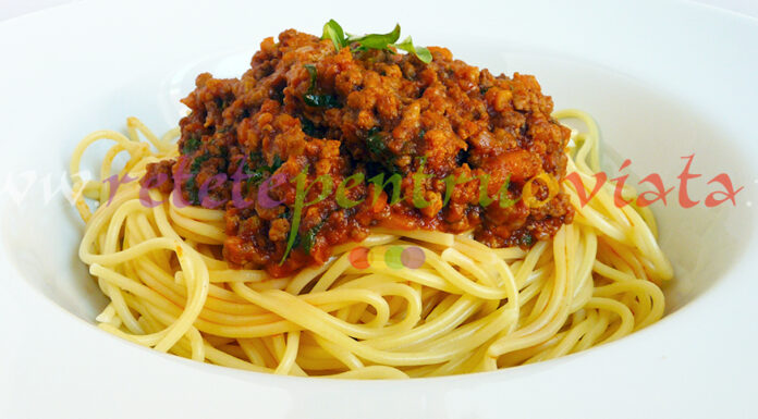 Paste cu Sos Bolognese – Reteta Originala Paste cu Sos Bolognese – Reteta Originala - retetepentruoviata.ro