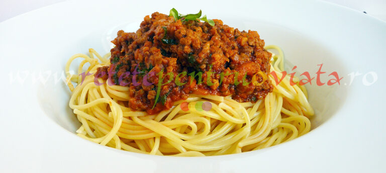 Paste cu Sos Bolognese – Reteta Originala - retetepentruoviata.ro