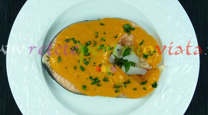 Somon cu Sos de Legume Somon cu sos de legume