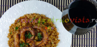 Caracatita cu Paste si Sos de Rosii Caracatita cu Paste si Sos de Rosii