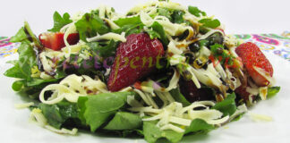 Salata de Rucola cu Mozzarella si Capsuni Salata de Rucola cu Mozzarella si Capsuni