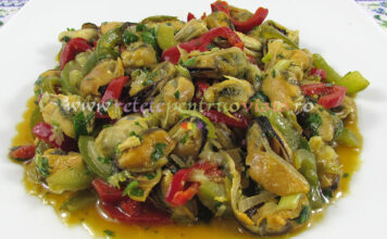 Midii cu Sos de Vin si Lamaie Midii cu Sos de Vin si Lamaie