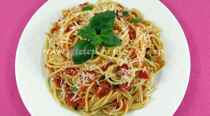 Paste cu Sos de Rosii – Reteta Italiana Originala Paste cu Sos de Rosii - Reteta Italiana Originala