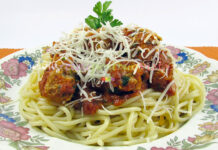 Chiftele Marinate cu Garnitura de Spaghete Chiftele Marinate cu Garnitura de Spaghete