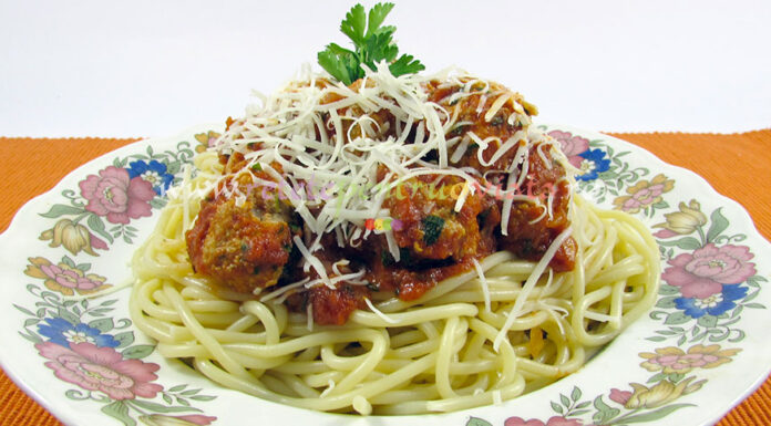 Chiftele Marinate cu Garnitura de Spaghete Chiftele Marinate cu Garnitura de Spaghete