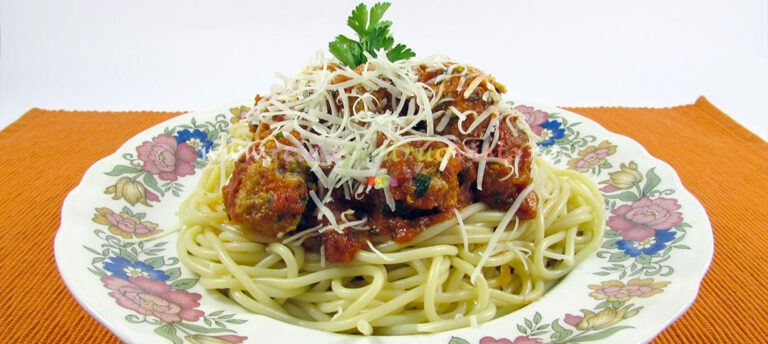 Chiftele Marinate cu Garnitura de Spaghete Chiftele Marinate cu Garnitura de Spaghete