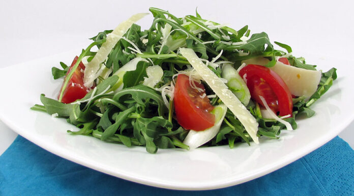 Salata cu Rucola si Parmezan Salata cu Rucola si Parmezan