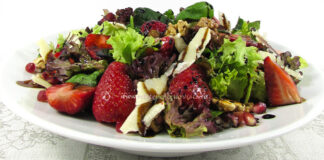 Salata de Cruditati cu Fructe, Nuci si Parmezan Reteta Salata de Cruditati cu Fructe, Nuci si Parmezan