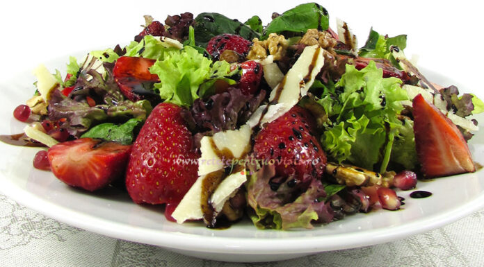 Salata de Cruditati cu Fructe, Nuci si Parmezan Reteta Salata de Cruditati cu Fructe, Nuci si Parmezan