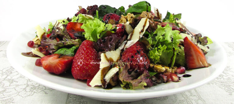 Salata de Cruditati cu Fructe, Nuci si Parmezan Salata de Cruditati cu Fructe, Nuci si Parmezan