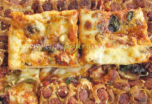 Pizza de Casa cu Carnati Pizza de Casa cu Carnati