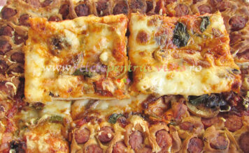 Pizza de Casa cu Carnati Pizza de Casa cu Carnati