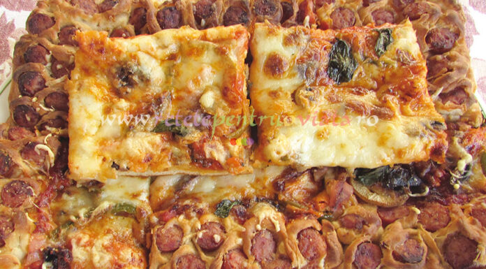 Pizza de Casa cu Carnati Pizza de Casa cu Carnati