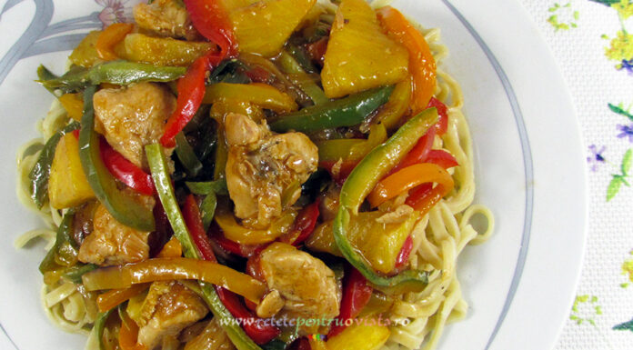 Pui cu Ananas si Sos Dulce Acrisor Pui cu Ananas si Sos Dulce Acrisor