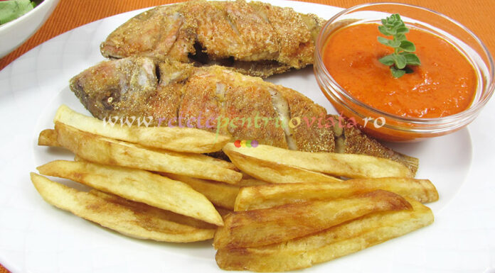 Peste Prajit cu Cartofi si Sos Dulce Acrisor Peste Prajit cu Cartofi si Sos Dulce Acrisor