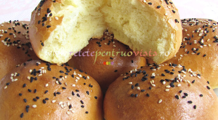 Chifle de Casa cu Lapte si Unt Chifle de Casa cu Lapte si Unt