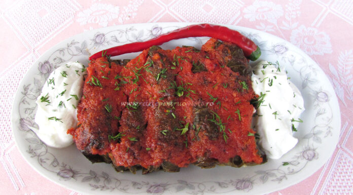 Sarmale in Foi de Vita cu Orez si Stafide Sarmale in Foi de Vita cu Orez si Stafide