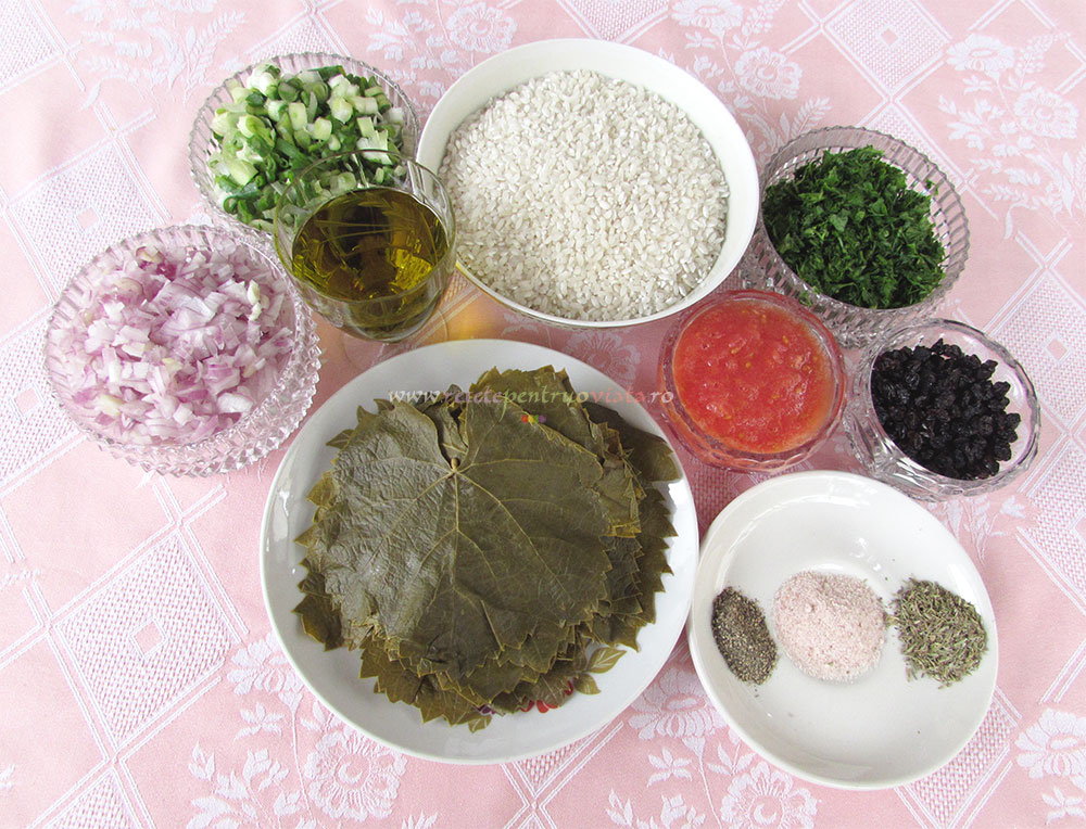 Ingrediente pentru reteta de sarmale in foi de vita cu orez si stafide