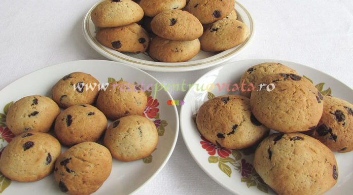 Biscuiti cu Banane si Ciocolata Biscuiti cu Banane si Ciocolata
