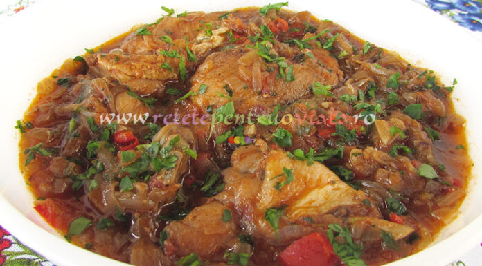 Tocanita de Pui cu Ceapa si Ardei Tocanita de Pui cu Ceapa si Ardei poza 1