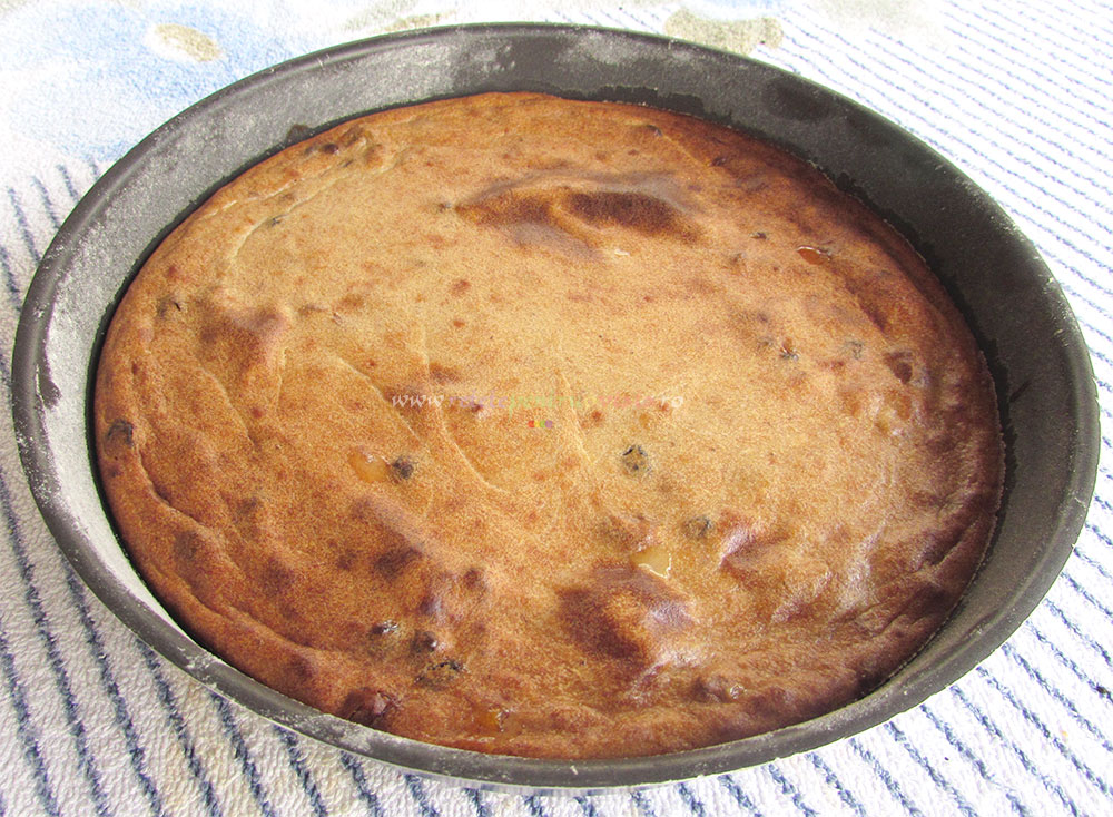 Coacem cheesecake-ul in cuptorul preincalzit la 180 grade timp de aproximativ 40 minute