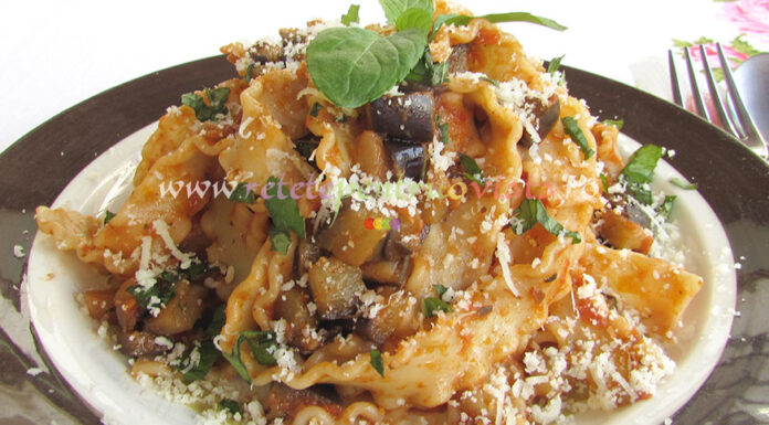 Paste cu Vinete si Sos de Rosii Paste cu Vinete si Sos de Rosii