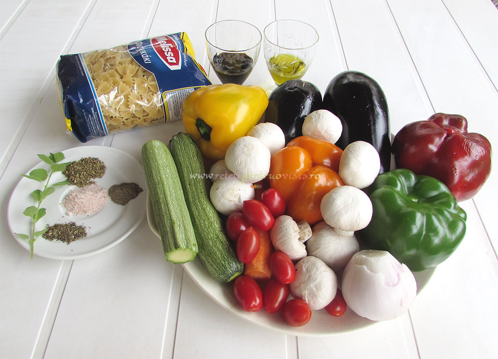 Ingrediente pentru salata de paste cu legume coapte