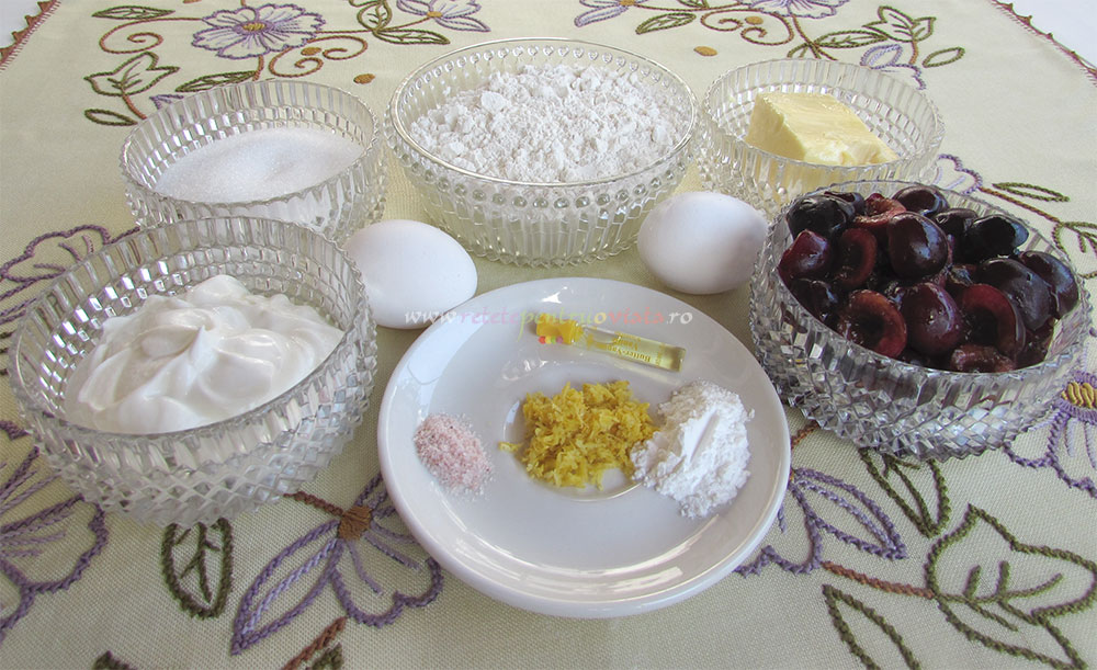 Ingrediente pentru reteta de briose cu cirese si smantana
