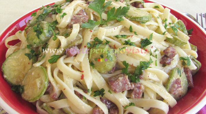 Paste Carbonara cu Dovlecei si Carnati Paste Carbonara cu Dovlecei si Carnati