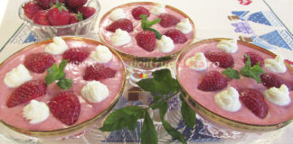 Spuma de Capsuni cu Frisca Spuma de Capsuni cu Frisca poza 1