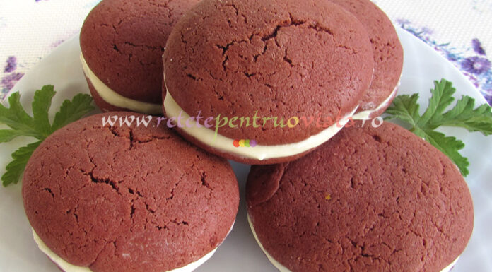 Biscuiti Umpluti cu Crema de Unt Biscuiti Umpluti cu Crema de Unt