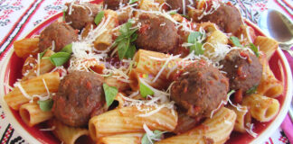 Chiftelute din Vinete cu Sos de Rosii si Paste Chiftelute din Vinete cu Sos de Rosii si Paste