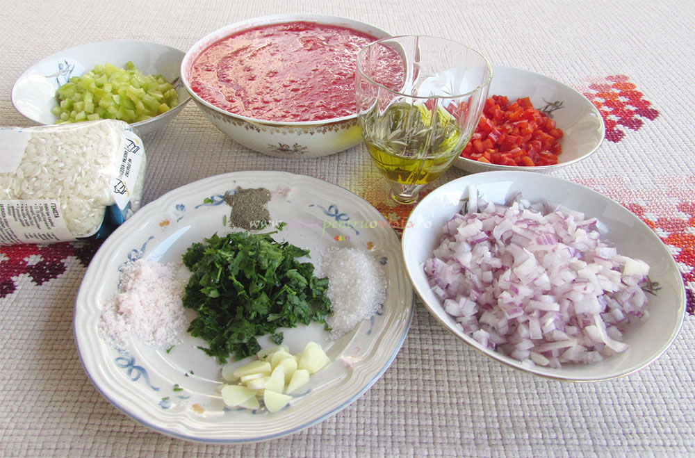 Ingrediente pentru reteta de mancare de rosii cu orez