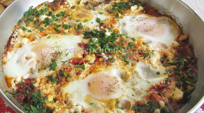 Oua Posate in Sos de Rosii – Shakshuka Oua Posate in Sos de Rosii - Shakshuka