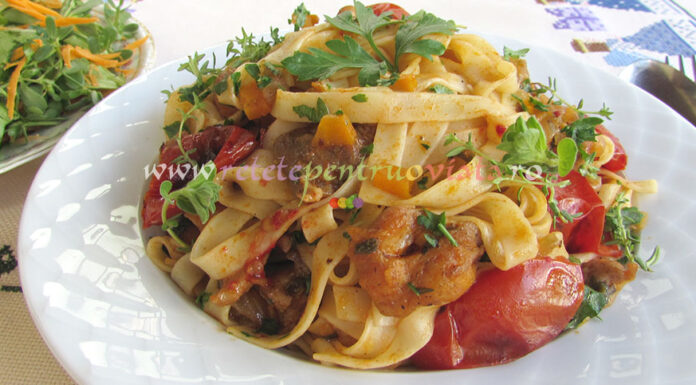 Tagliatelle cu Pui si Legume Tagliatelle cu Pui si Legume