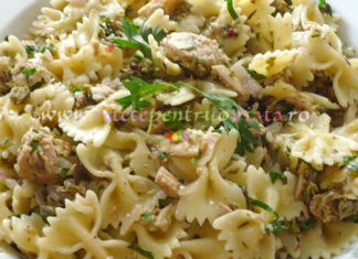 Farfalle cu Ton, Ceapa si Capere Farfalle cu Ton, Ceapa si Capere poza 1