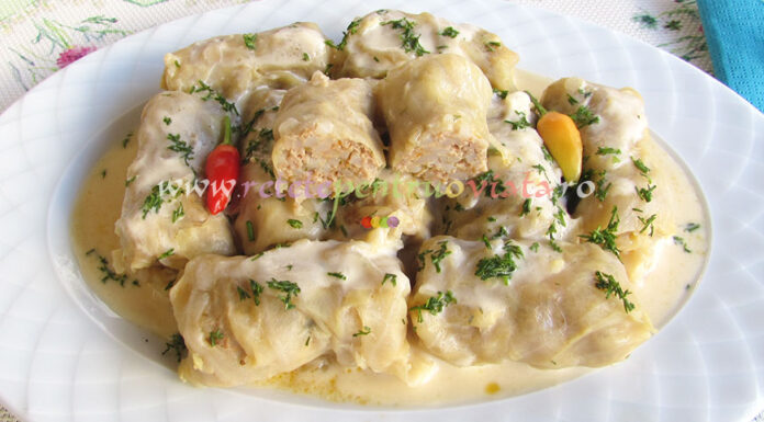 Sarmale in Foi de Varza cu Sos de Ou si Lamaie (Avgolemono) Sarmale in Foi de Varza cu Sos de Ou si Lamaie (Avgolemono)