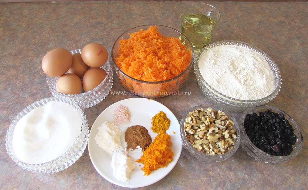 Ingrediente pentru reteta de chec cu morcovi, nuci si stafide
