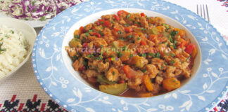 Tocanita de Soia Cuburi cu Legume Tocanita de Soia Cuburi cu Legume