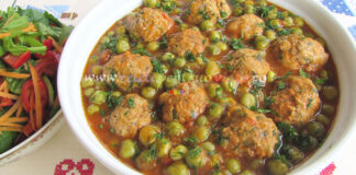 Mancare de Mazare cu Chiftele Mancare de Mazare cu Chiftele