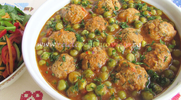 Mancare de Mazare cu Chiftele Mancare de Mazare cu Chiftele