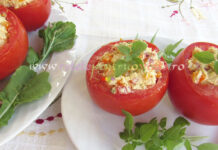 Aperitiv de Rosii Umplute cu Carne de Pui Aperitiv de Rosii Umplute cu Carne de Pui