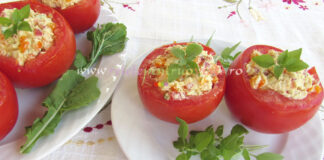 Aperitiv de Rosii Umplute cu Carne de Pui Aperitiv de Rosii Umplute cu Carne de Pui