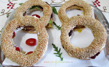 Sandwich-uri cu Covrigi cu Susan Sandwich-uri cu covrigi cu susan sarate si dulci