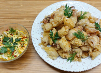 Calamari Pane – Calamari Prajiti cu Sos Aioli Calamari Pane (Calamari Prajiti) cu Sos Aioli
